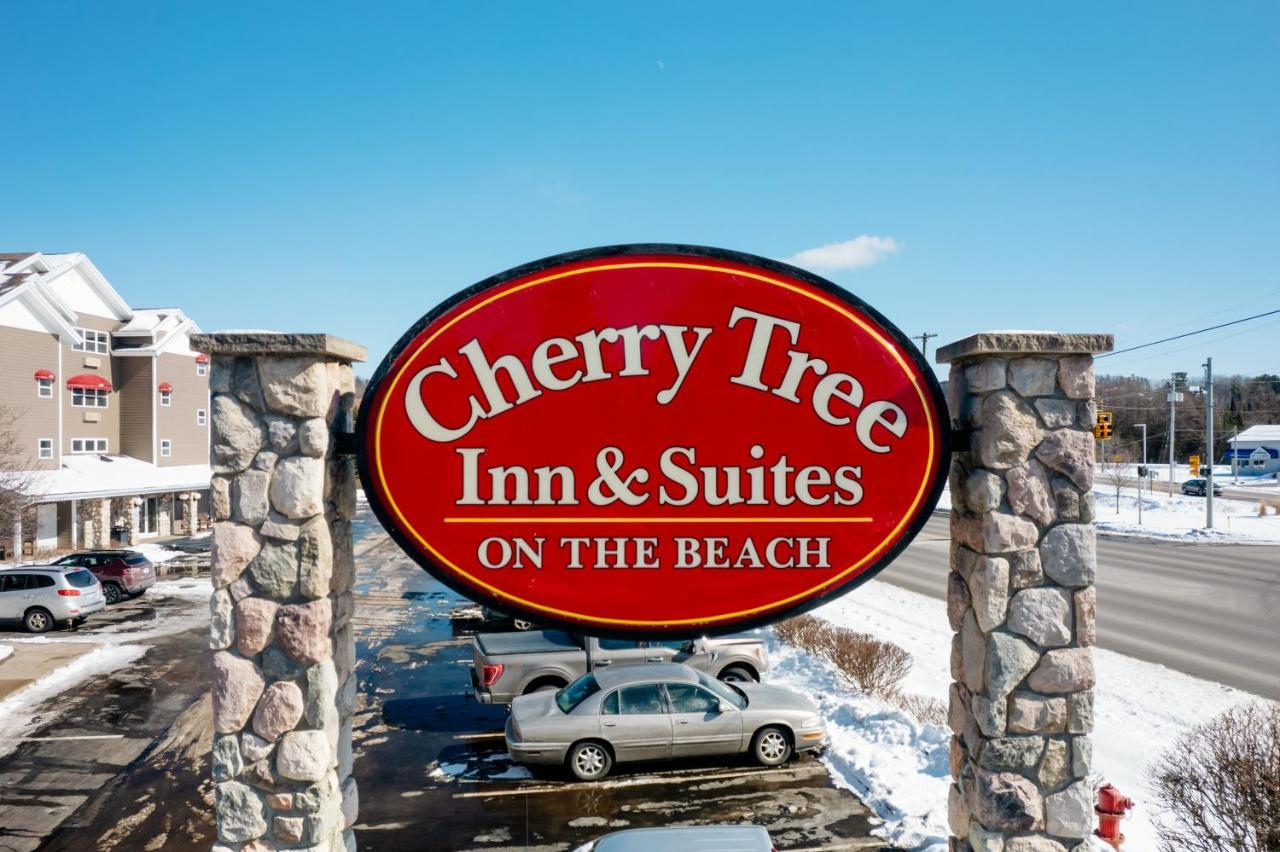 Cherry Tree Inn & Suites Traverse City Kültér fotó